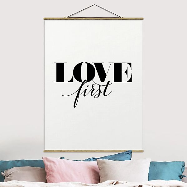 Stoffbild Spruch mit Posterleisten - Hochformat Love first günstig online kaufen