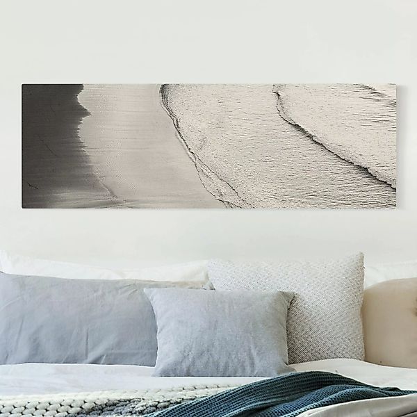 Leinwandbild auf Naturcanvas Leichter Wellengang am Strand Schwarz Weiß günstig online kaufen