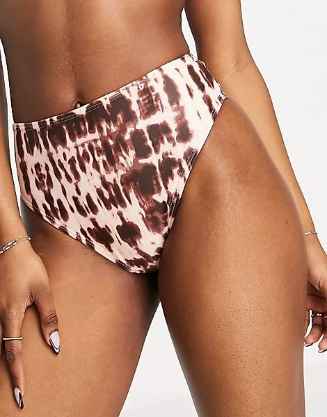 Missguided – Bikiniunterteil mit hoher Taille in Braun mit tierfellähnliche günstig online kaufen