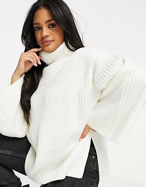 Pretty Lavish – Hochgeschlossener Oversize-Pullover aus Grobstrick in Creme günstig online kaufen