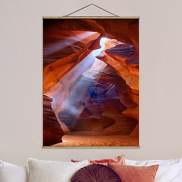 Stoffbild Berge mit Posterleisten - Hochformat Lichtspiel im Antelope Canyo günstig online kaufen