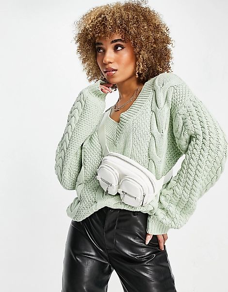 NA-KD – Schwerer Pullover mit Zopfmuster in Staubgrün günstig online kaufen