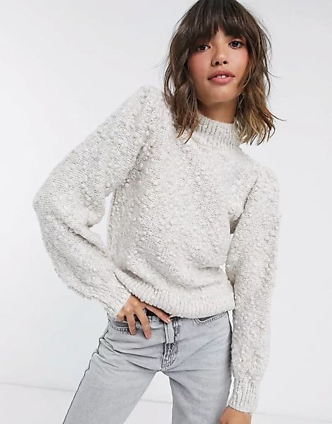 Vero Moda – Pullover mit Bommeldetail in Creme-Weiß günstig online kaufen
