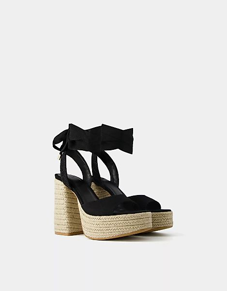 Bershka Absatzsandalen Aus Jute Mit Mehreren Riemchen Und Knöchelriemchen D günstig online kaufen