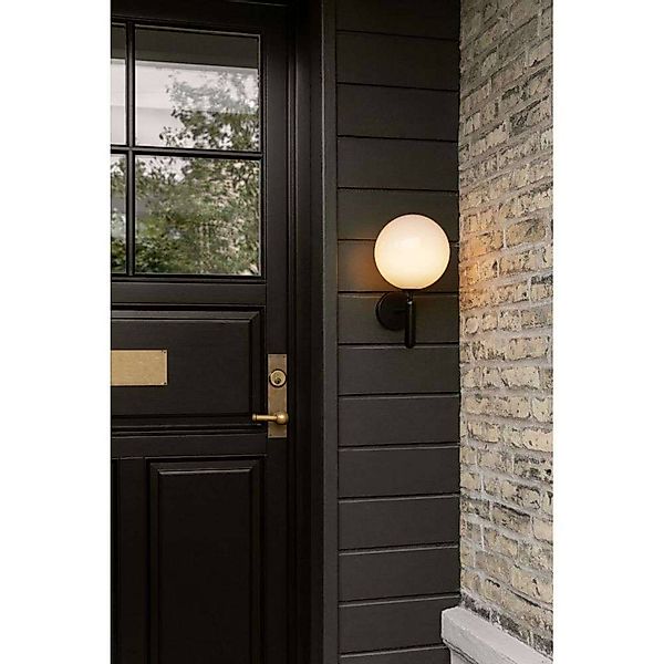 Nuura Außen-Wandlampe Miira, Ø 20 cm, schwarz/opal günstig online kaufen