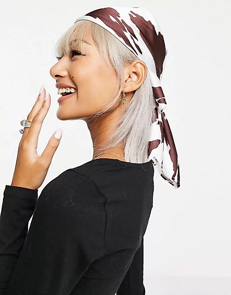 ASOS DESIGN – Kopftuch aus Polysatin mit Kuhprint-Mehrfarbig günstig online kaufen