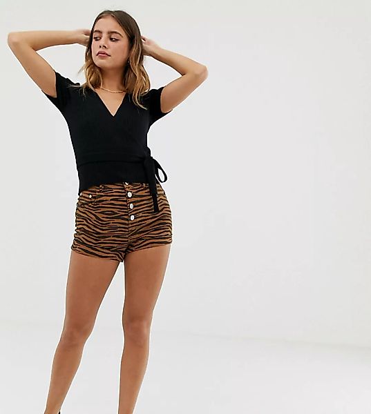 Bershka – Shorts mit 4 Knöpfen, hoher Taille und Tigermuster-Mehrfarbig günstig online kaufen