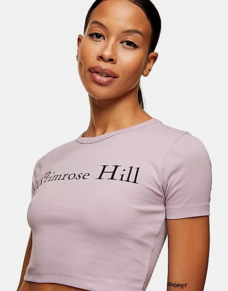 Topshop – Kurz geschnittenes T-Shirt mit „Primrose Hill“-Schriftzug in Flie günstig online kaufen