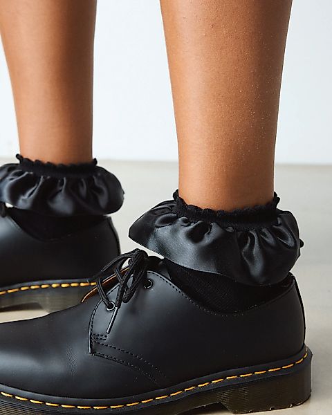 DR. MARTENS Socken "Frill" 1 Paar tlg. Süßer Socken mit großer Satin-Rüsche günstig online kaufen