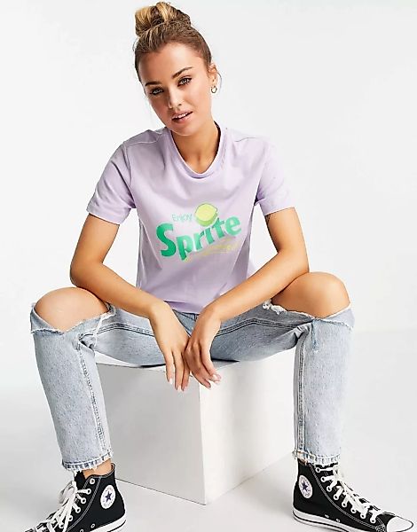 ASOS DESIGN – T-Shirt mit „Sprite“-Schriftzug in fliederfarbener Waschung-V günstig online kaufen