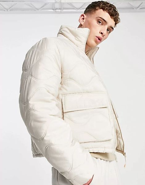 ASOS DESIGN – Wattierte Jacke in Ecru mit Steppmuster und Stehkragen-Weiß günstig online kaufen