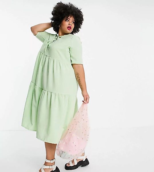 Lola May Plus – Gestuftes Midi-Hängerkleid in Grün mit Schnürung vorne günstig online kaufen