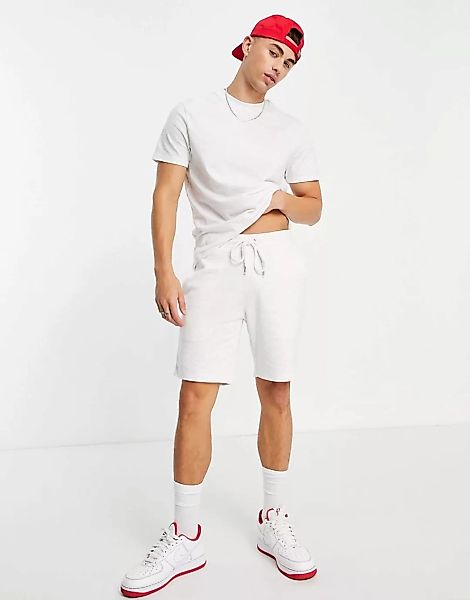 ASOS DESIGN – Trainingsanzug mit T-Shirt und engen Jerseyshorts in weißem K günstig online kaufen
