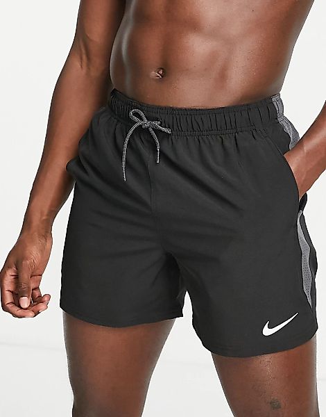 Nike Swimming – Volley-Shorts in Schwarz mit Bahnendesign, 5 Zoll günstig online kaufen