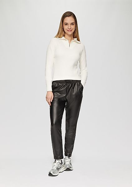 QS Chinos Hose Joggerstyle in Lederoptik günstig online kaufen