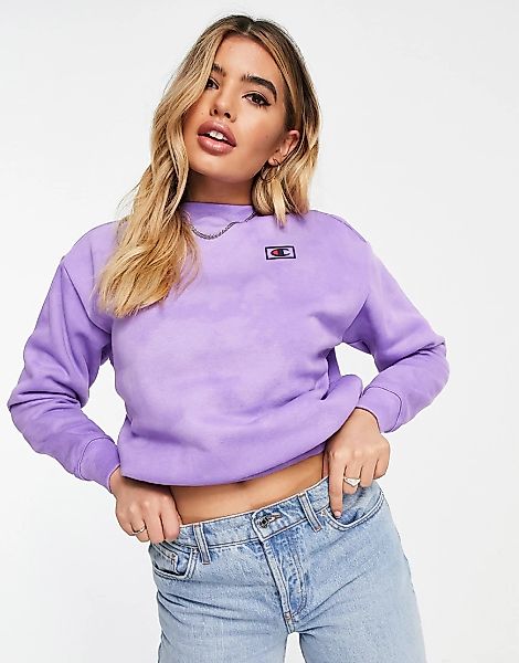 Champion – Lila Sweatshirt mit Batikmuster und kleinem Logo günstig online kaufen