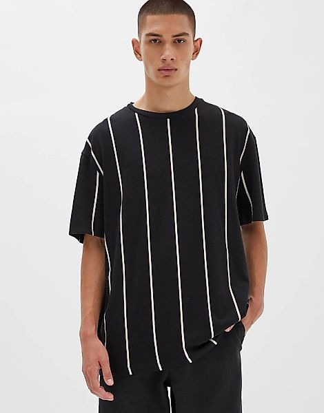 Pull&Bear – Vertikal gestreiftes T-Shirt in Schwarz günstig online kaufen