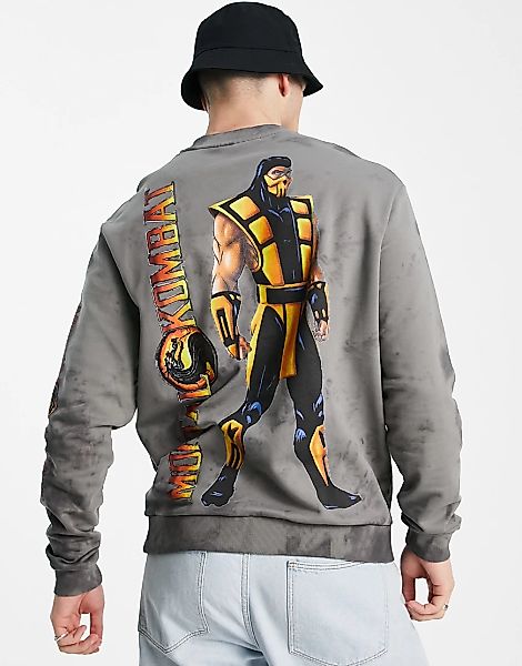 ASOS DESIGN – Sweatshirt in verwaschenem Acid-Schwarz mit „Mortal Kombat“-P günstig online kaufen
