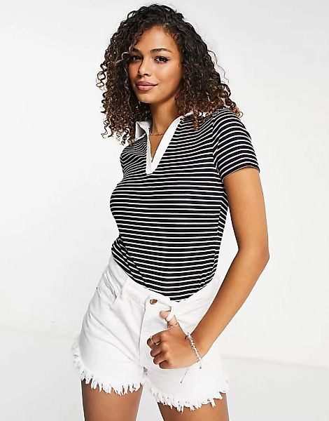 New Look – Gestreiftes T-Shirt in Weiß mit kontrastierendem Kragen günstig online kaufen