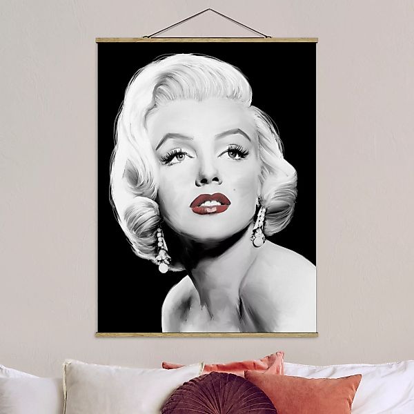 Stoffbild Kunstdruck mit Posterleisten - Hochformat Marilyn mit Ohrschmuck günstig online kaufen