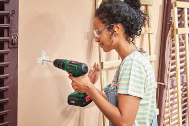 Bosch 18 V Akku-Schlagbohrschrauber EasyImpact 18V-40 inkl. 2 x Akku 2 Ah günstig online kaufen