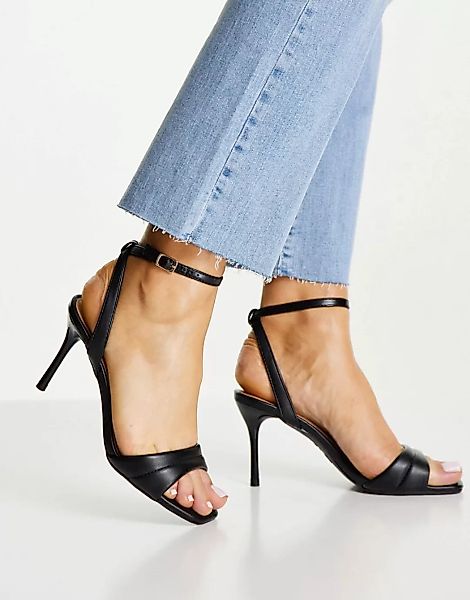 New Look – Stiletto-Sandalen mit wattiertem Riemen in Schwarz günstig online kaufen