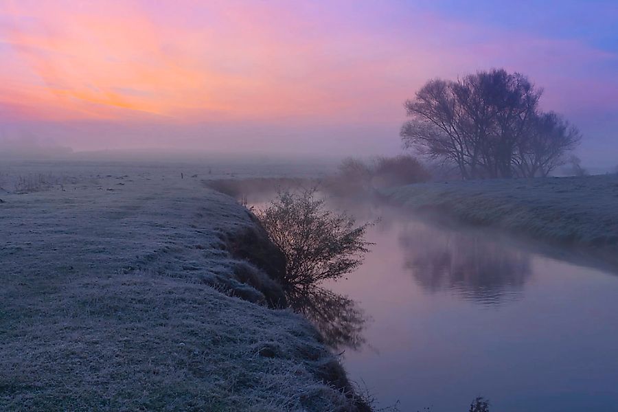 Papermoon Fototapete "Fluss in Winterlandschaft" günstig online kaufen