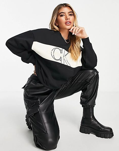 Calvin Klein Jeans – Sweatshirt in Schwarz mit Blockfarbendesign und Monogr günstig online kaufen
