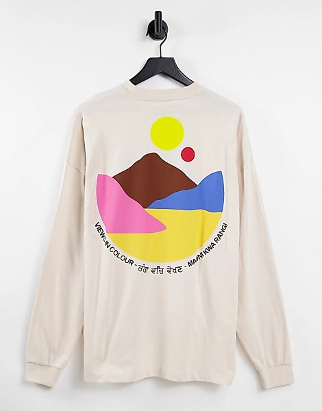 ASOS DESIGN – Langärmliges Oversize-Shirt in Beige mit Berg-Print auf Rücke günstig online kaufen