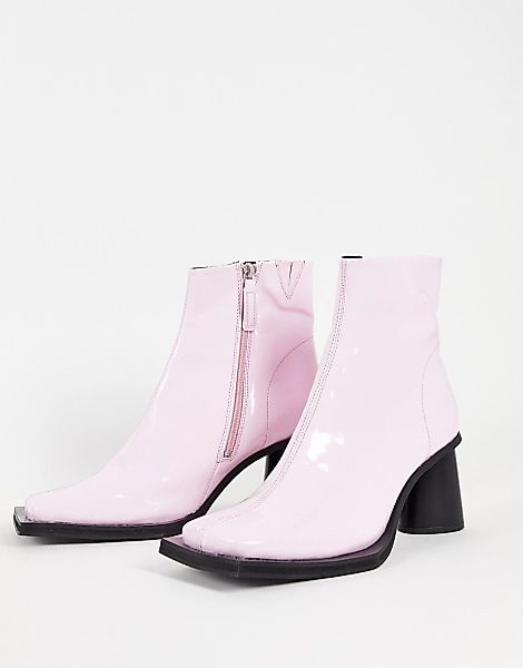 ASOS DESIGN – Chelsea-Stiefel aus Kunstleder in rosa Lack-Optik mit Absatz günstig online kaufen