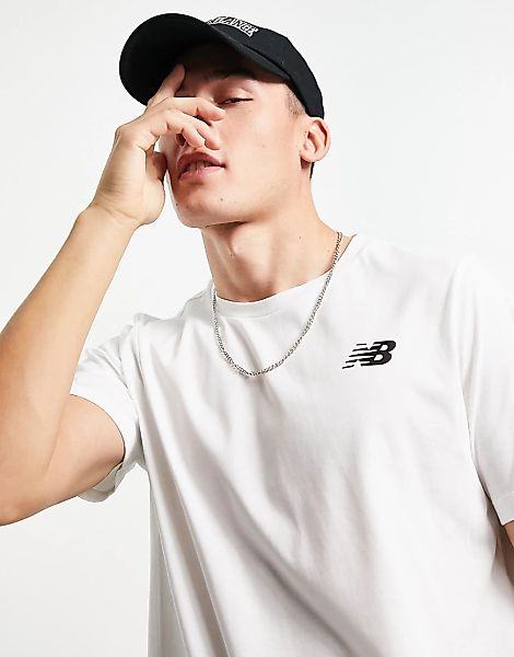New Balance – T-Shirt in Weiß mit Logo günstig online kaufen