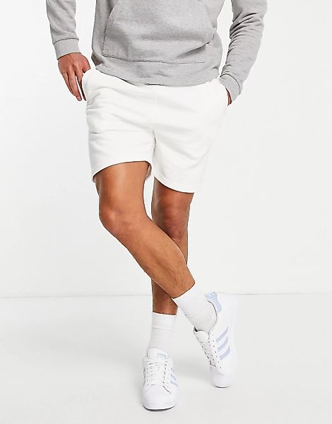 The Couture Club – Shorts in Weiß mit Logoaufnäher, Kombiteil günstig online kaufen