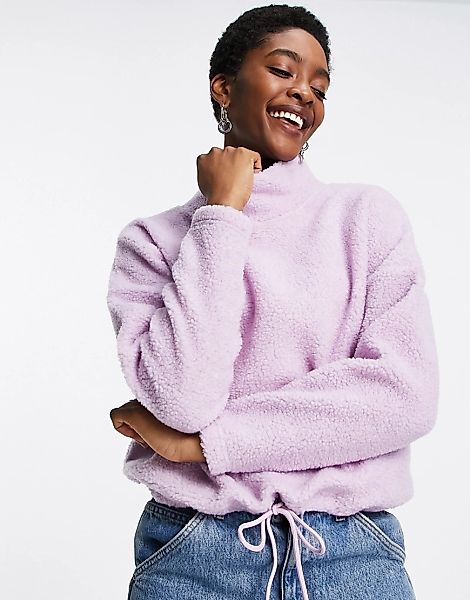 Only – Kurz geschnittenes Sweatshirt aus Teddyfell in Flieder-Violett günstig online kaufen
