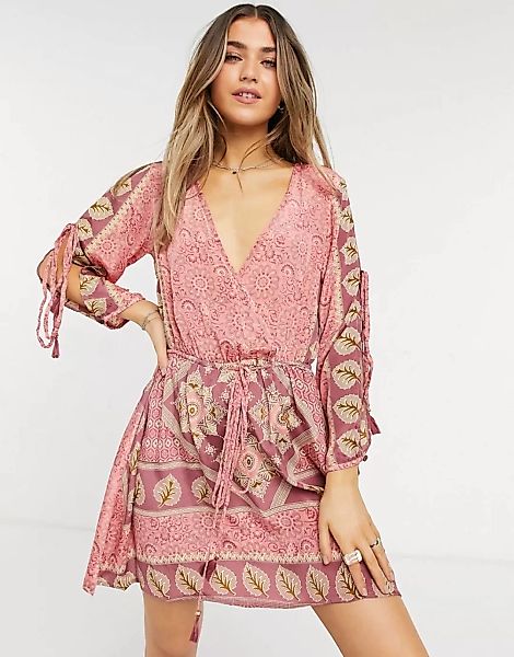 Raga – Love Maze – Kleid mit Schlitzen an den Ärmeln in Rosa günstig online kaufen