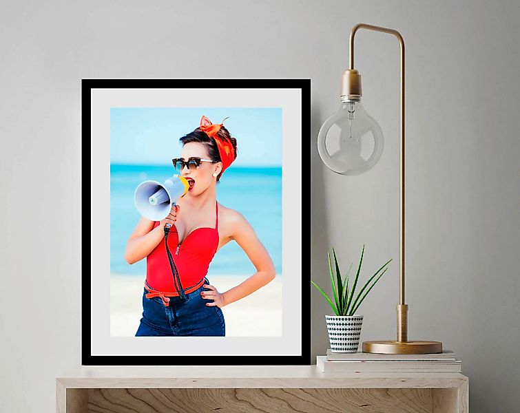 queence Bild "Lifeguard", Frau-Bilder von Frauen-Art-Kunst-Fashion-Mode-Mag günstig online kaufen