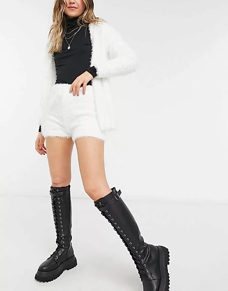 Miss Selfridge – Flauschige Shorts in Creme, Kombiteil-Weiß günstig online kaufen