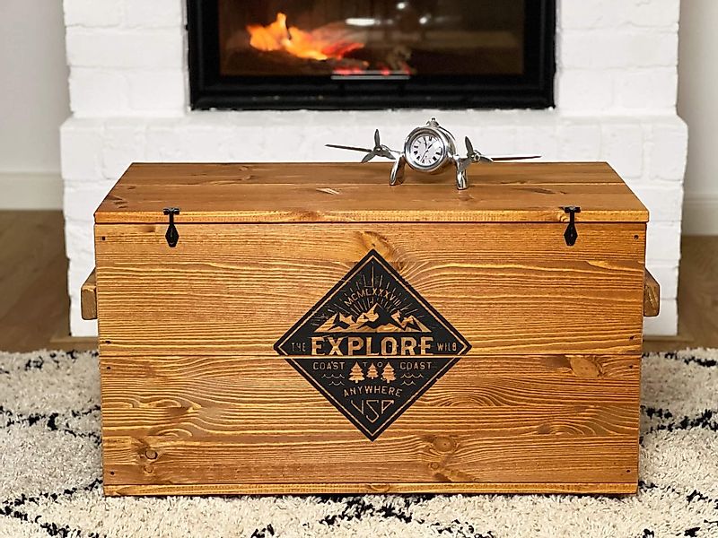 Holztruhe "Explore" hellbraun im Vintage Look Metallbeschläge günstig online kaufen