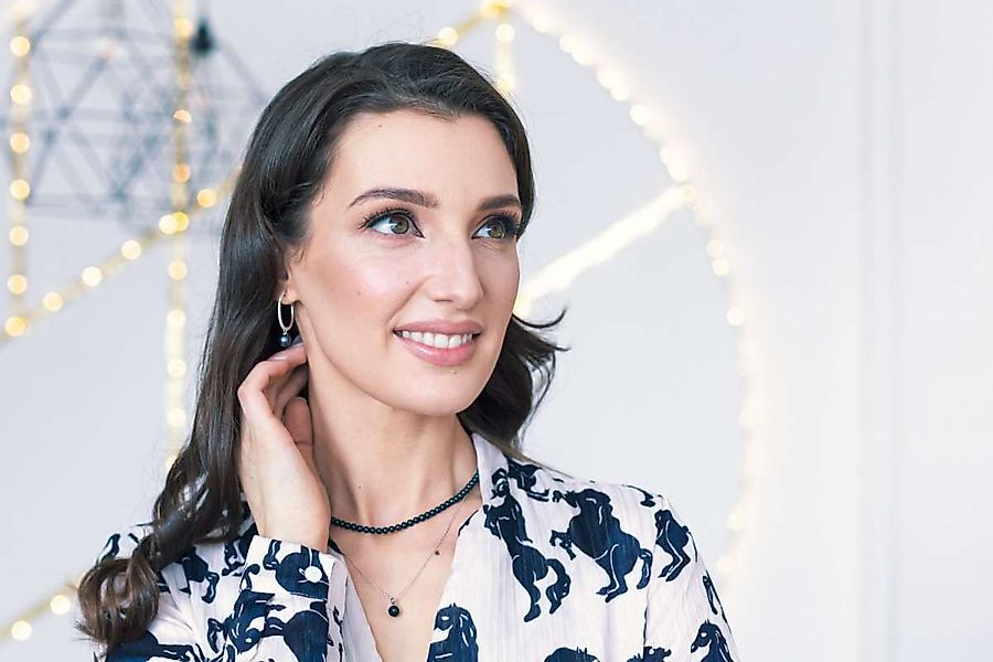 Gaura Pearls Perlenkette Modern Choker schwarz rund 4-4.5 mm, 38 cm, echte günstig online kaufen