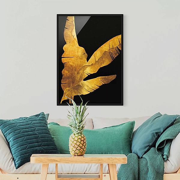 Bild mit Rahmen - Hochformat Gold - Bananenpalme auf Schwarz günstig online kaufen