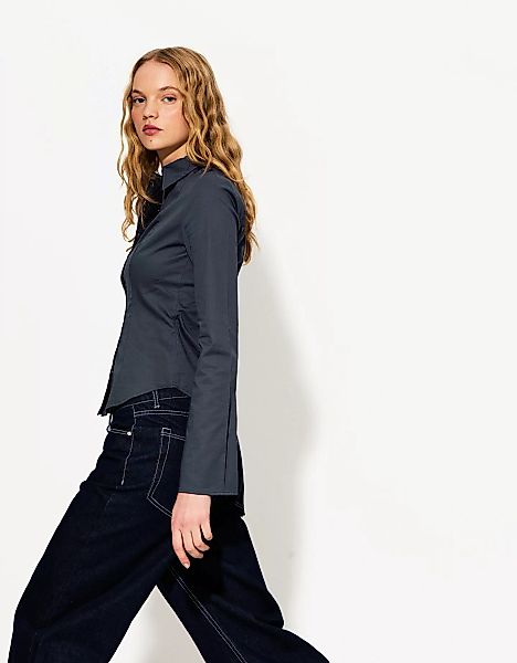 Bershka Figurbetontes Hemd Mit Ärmeln Im Schlaghosen-Stil Damen S Marinenbl günstig online kaufen