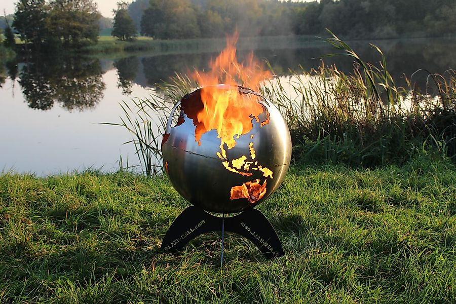 Uncle Joe´s Feuerschale, im coolen Weltkugeldesign günstig online kaufen