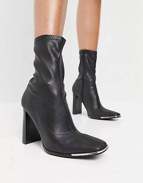 Public Desire – Stormy – Schwarze Ankle-Boots mit Plattierung im Zehenberei günstig online kaufen