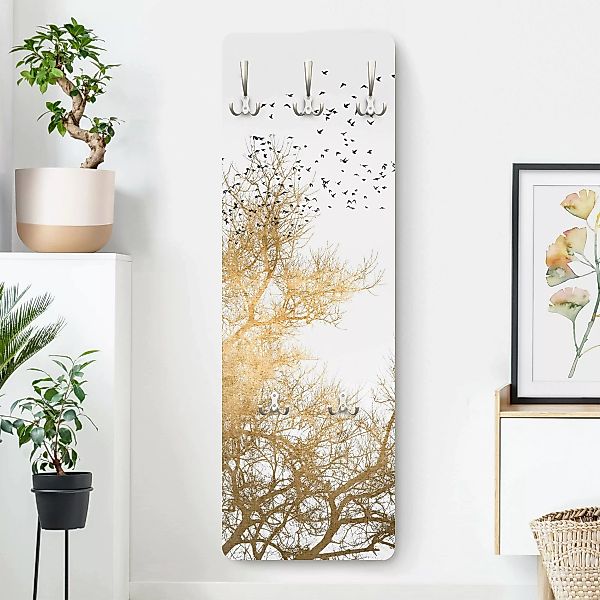 Wandgarderobe Holzpaneel Vogelschwarm vor goldenem Baum günstig online kaufen