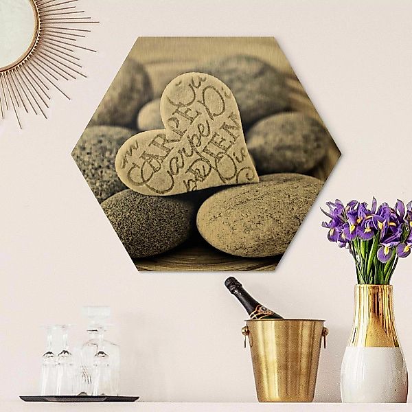 Hexagon-Alu-Dibond Bild Carpe Diem Herz mit Steinen günstig online kaufen