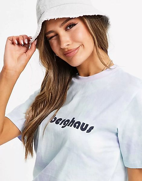 Berghaus – T-Shirt mit Heritage-Logo vorne und Batikmuster in Lila günstig online kaufen