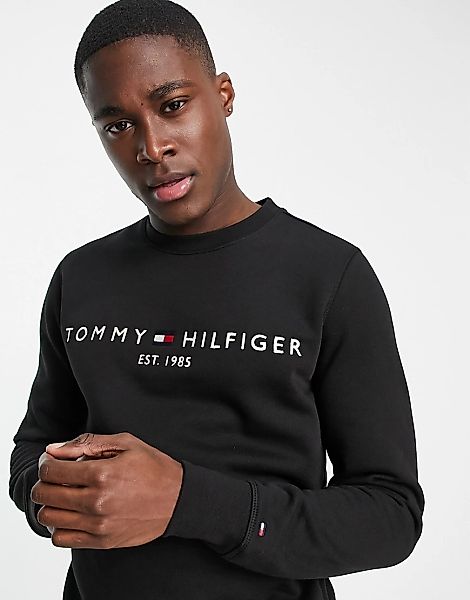 Tommy Hilfiger – Sweatshirt in Schwarz mit Logo auf der Brust günstig online kaufen