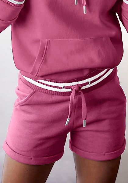 Buffalo Sweatshorts, mit Logostickerei und seitlichen Taschen, Loungeanzug günstig online kaufen