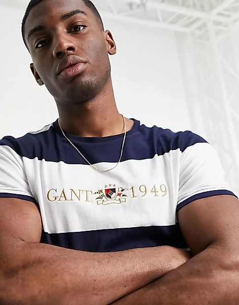 Gant – T-Shirt mit mittigem Flaggenwappen-Logo und Blockstreifen in klassis günstig online kaufen