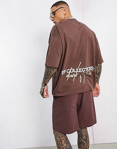 ASOS – Dark Future – Oversize-T-Shirt in Schokoladenbraun mit Logo-Rückenpr günstig online kaufen