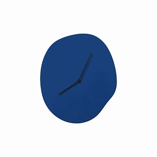 Wanduhr Melt holz blau / L 28 x H 33 cm - Ferm Living - Blau günstig online kaufen